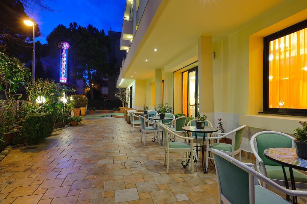 Hotel Vannucci Rimini Exterior foto
