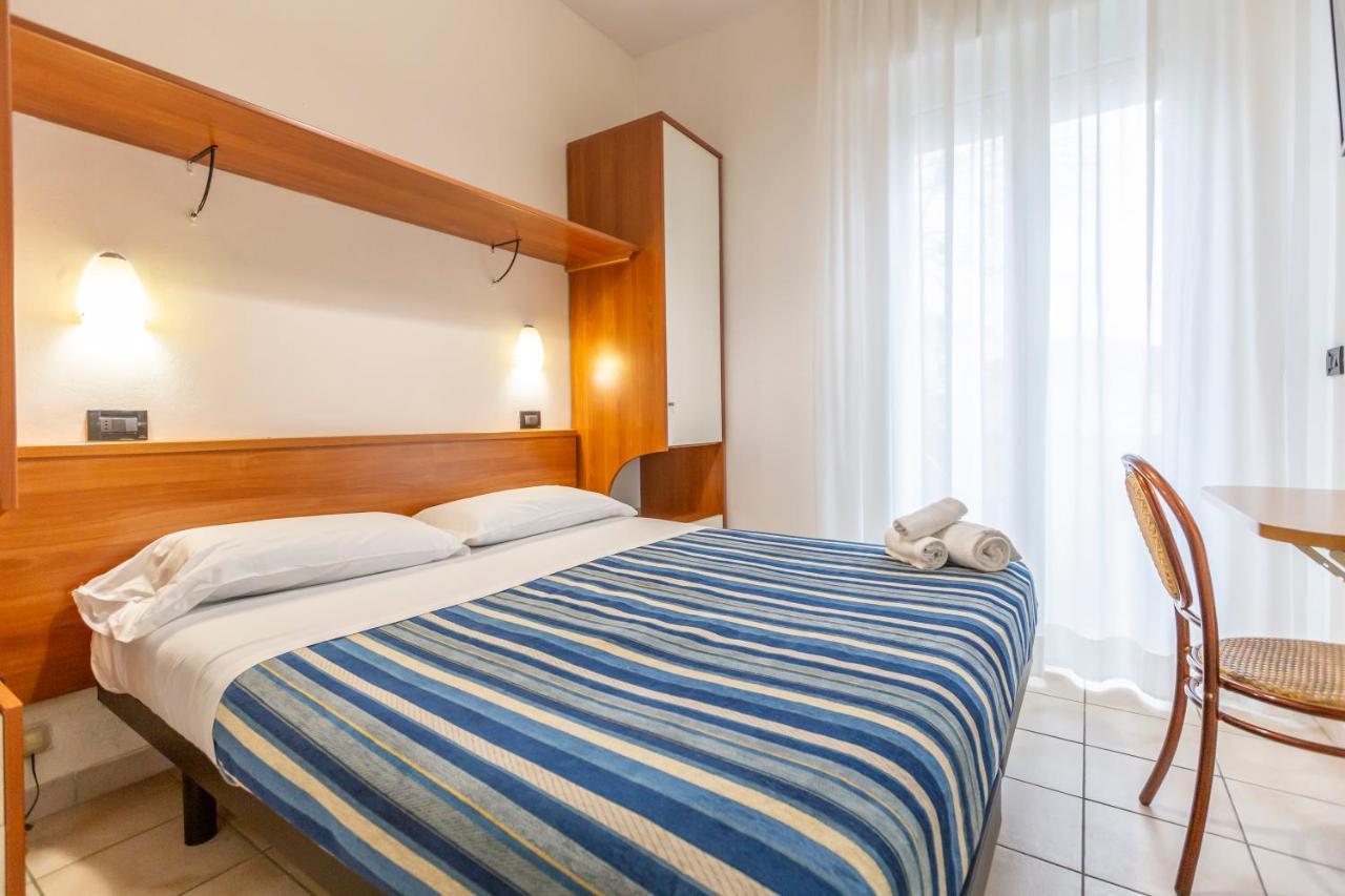 Hotel Vannucci Rimini Exterior foto