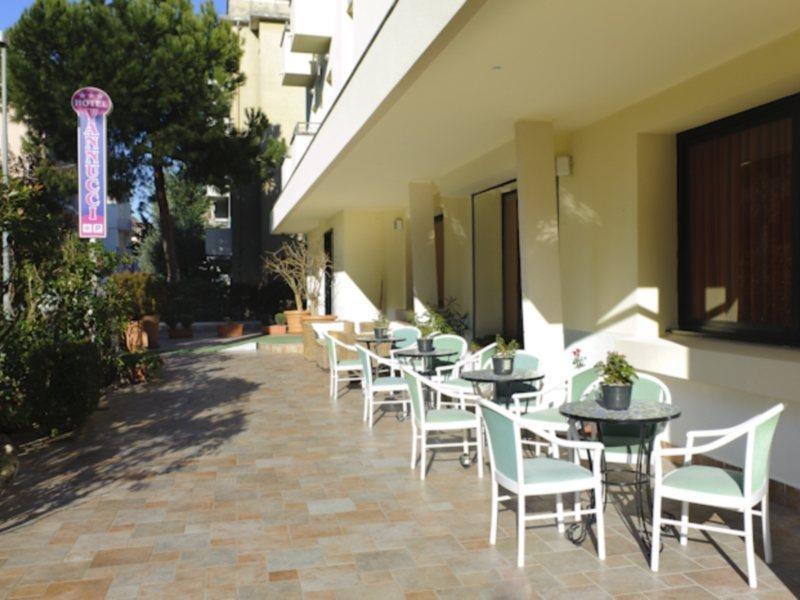 Hotel Vannucci Rimini Exterior foto